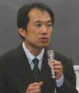 講演中の写真